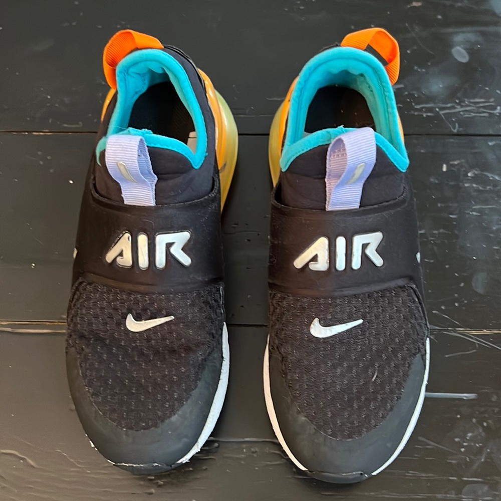 Nike 270, size 4 (youth)